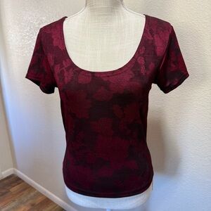 ecru Scoop Neck Floral Jacquard Tee - Burgundy - Size XS